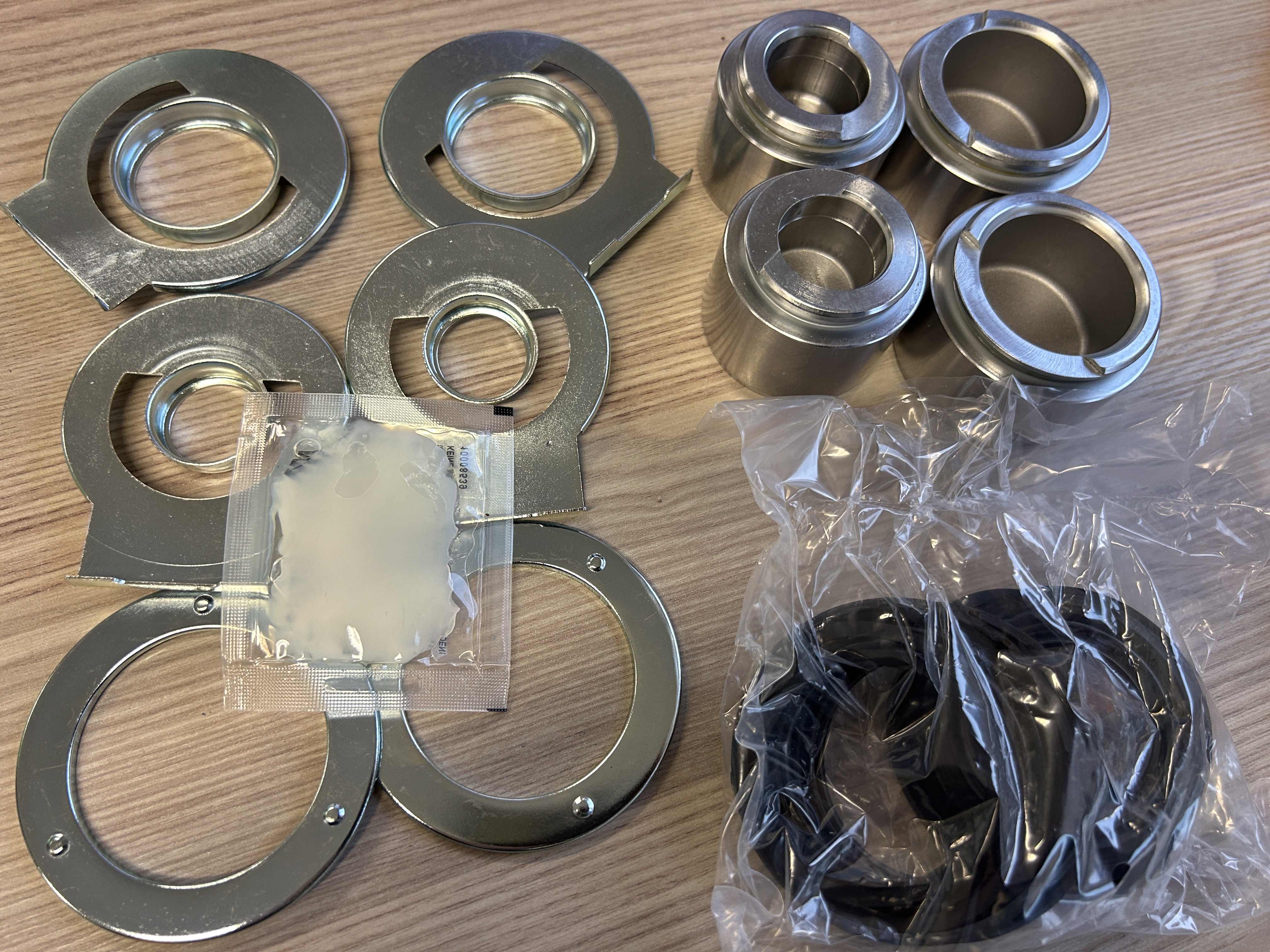 Bremsattelreparatursatz Vorderachse für Sattel mit 48 + 57mm Kolben