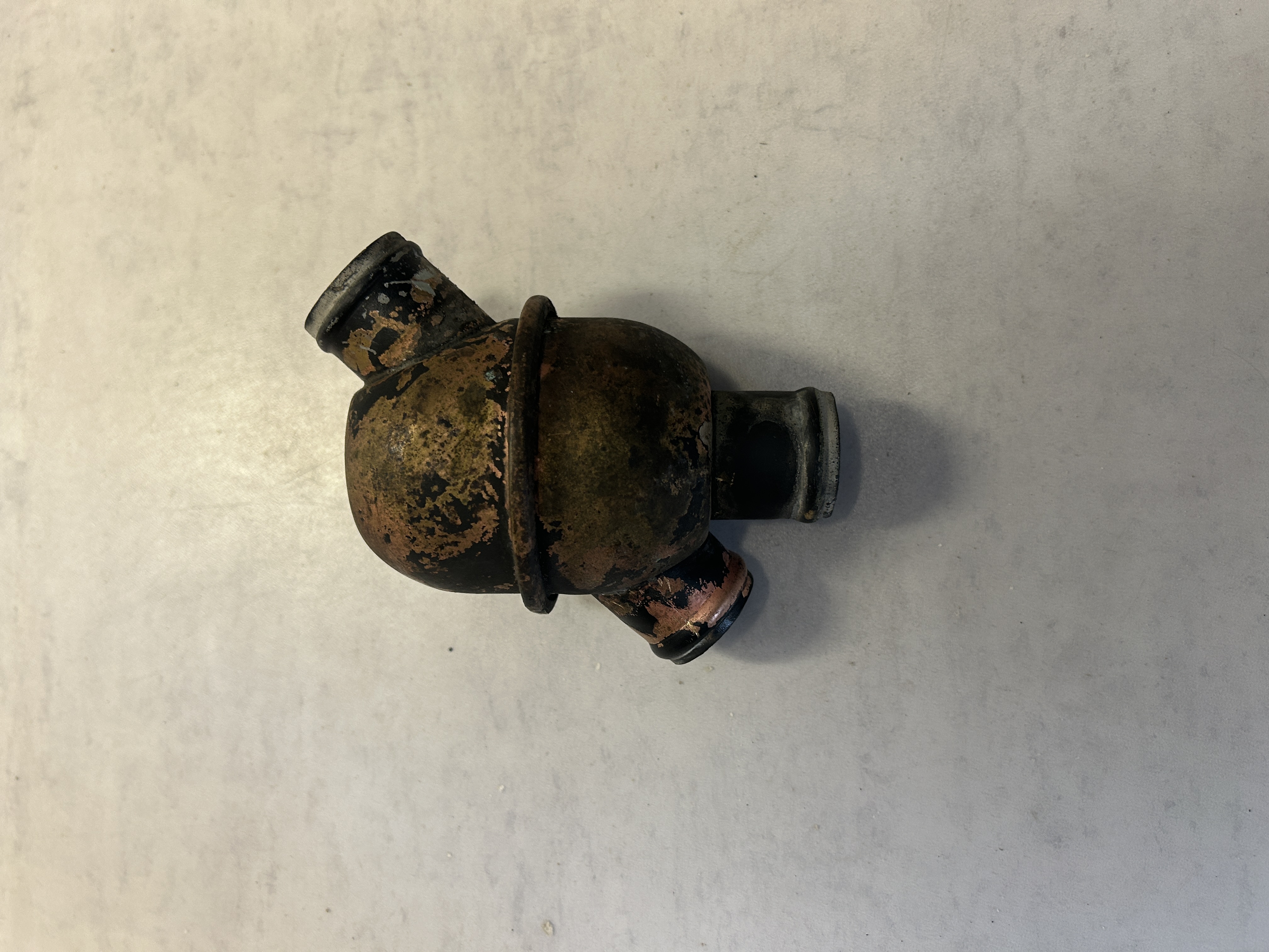 Thermostatgehäuse gebraucht Unimog 421